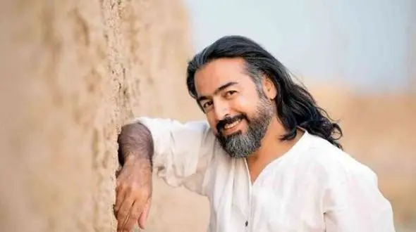 آواز دل‌نشین پرواز همای برای حیوان خانگی‌اش در دل طبیعت گیلان / لحظاتی شاعرانه در دهکده چوبی که دل‌ها را نرم کرد