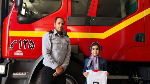 کوچکترین آتش نشان ایران یک دختر 10 ساله است! + عکس و جزئیات 