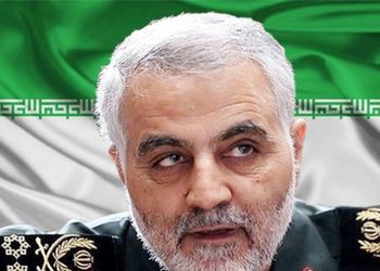 اشک های همسر شهید حاج قاسم سلیمانی در فراق سردار دل ها روی سنگ مزارش ...