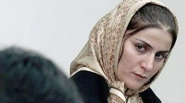 تمسخر شعرهای شهلا جاهد در دادگاه توسط ناصر محمدخانی ! / نامه تند شهلا از زندان / ریشه عشق خیس شدن دو دلدار در زیر باران نیست عشق این است که من چترم را به روی دلدار بگیرم و او نبیند و هرگز نفهمد که چرا در زیر باران خیس نشد