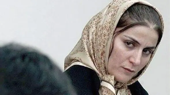 تمسخر شعرهای شهلا جاهد در دادگاه توسط ناصر محمدخانی ! / نامه تند شهلا از زندان / ریشه عشق خیس شدن دو دلدار در زیر باران نیست عشق این است که من چترم را به روی دلدار بگیرم و او نبیند و هرگز نفهمد که چرا در زیر باران خیس نشد