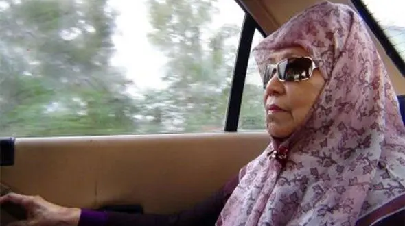 خانم دکتر باتارا در جوار شهدای موشکی دزفول به خاک سپرده شد + فیلم و عکس