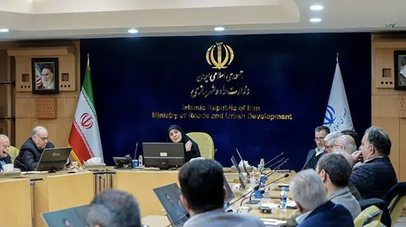 تلاش کنیم تا لکوموتیو توسعه از حرکت نایستد/ضرورت هدایت بودجه جاری به سمت پروژه‌های عمرانی برای رونق اقتصادی 