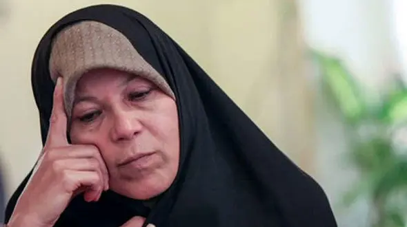 فائزه هاشمی: همتی نباید کم بیاورد