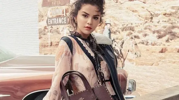 خواننده زن معروف و جوان مدلینگ برند "کوچ" شد + عکس‌ها 