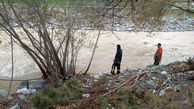 سقوط مرد ۳۱ ساله به رودخانه کرج/عملیات امداد ناتمام ماند+ عکس