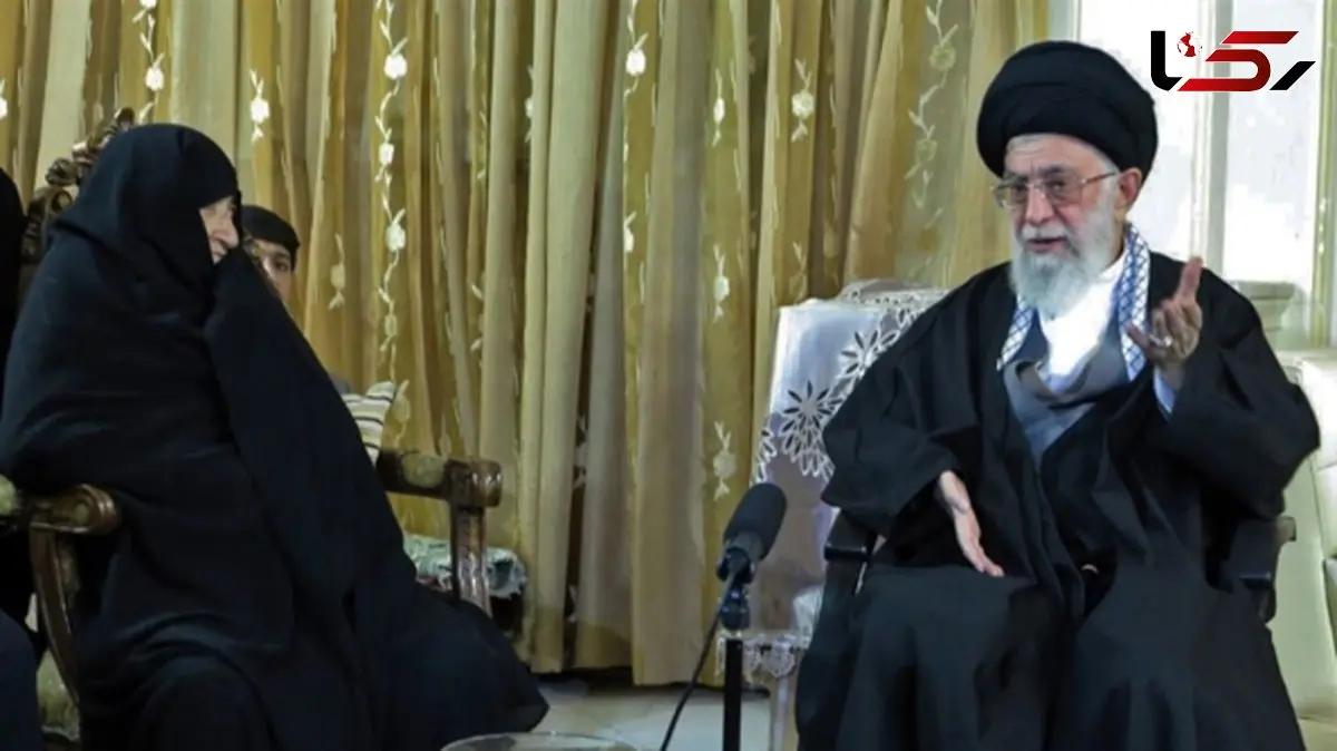 رهبری شهید: همسرم یک قطعه زر و زیور و حتی یک انگشتر معمولی هم ندارد / مقداری از خانه پدری آورده بود که همه آنها را فروخت