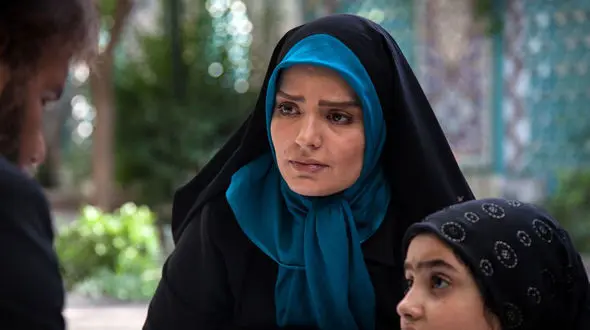 تیپ نوجوان‌پسند بازیگر زن سریال «آوای باران» 