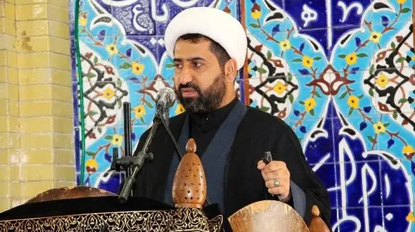 انتقاد صریح امام جمعه از امیر حسین ثابتی : ایران ملک شخصی نیست!