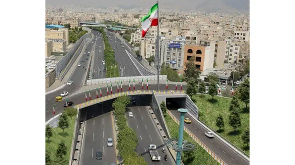 آغاز عملیات پیرایش شهری و بهسازی جداره‌های خیابان قدوسی و ورودی میدان سبلان