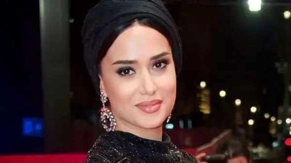 عکس ها / معماری خلاقانه؛ چیدمان متین و موقر خونه پریناز ایزدیار که مثل شخصیتش میمونه کلاس بالا 