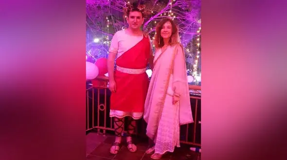 لباس عجیب سفیر دردسرساز شد +تصویر
