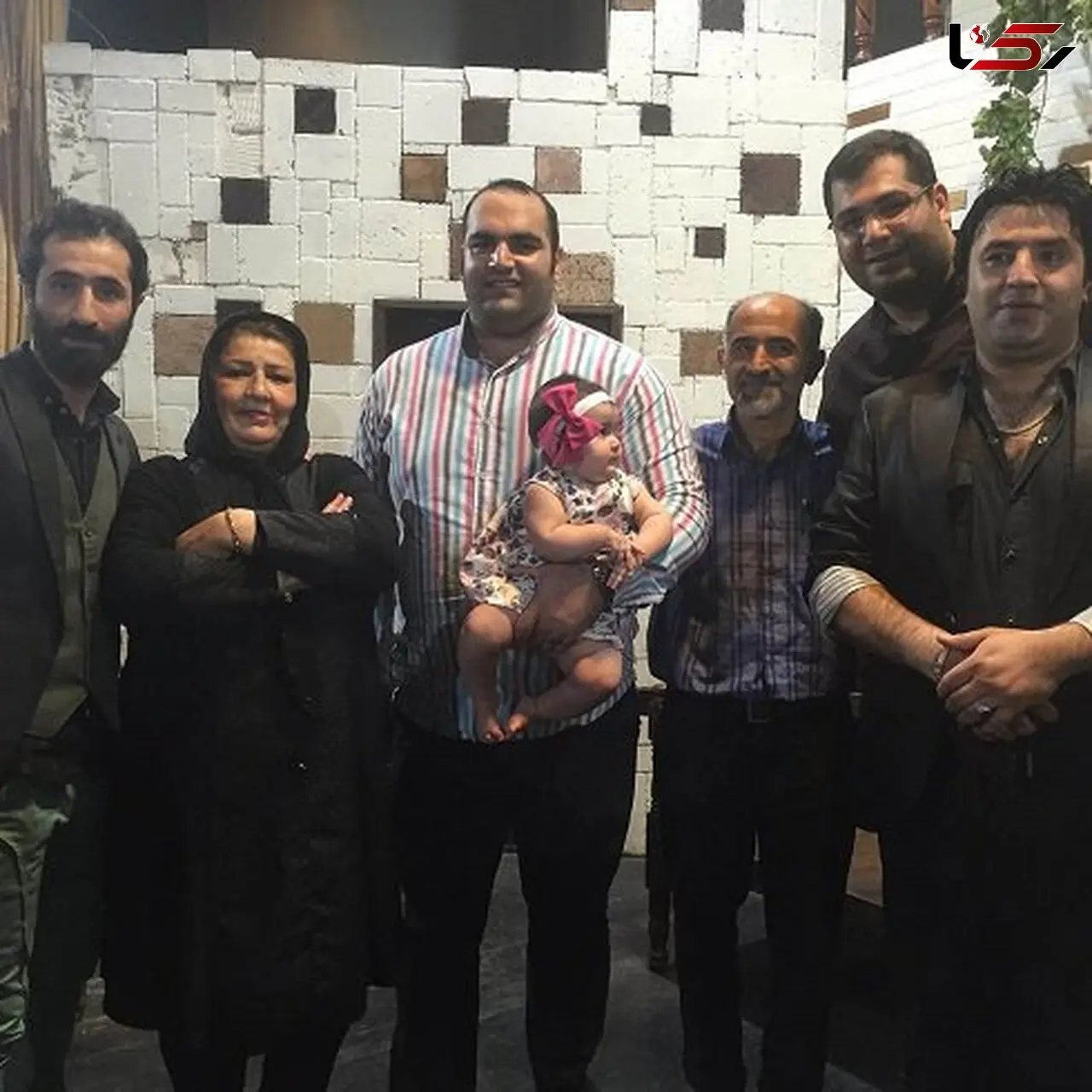 بهداد سلیمی با دخترش در کنار آقای بازیگر و پدر و مادرش +عکس 