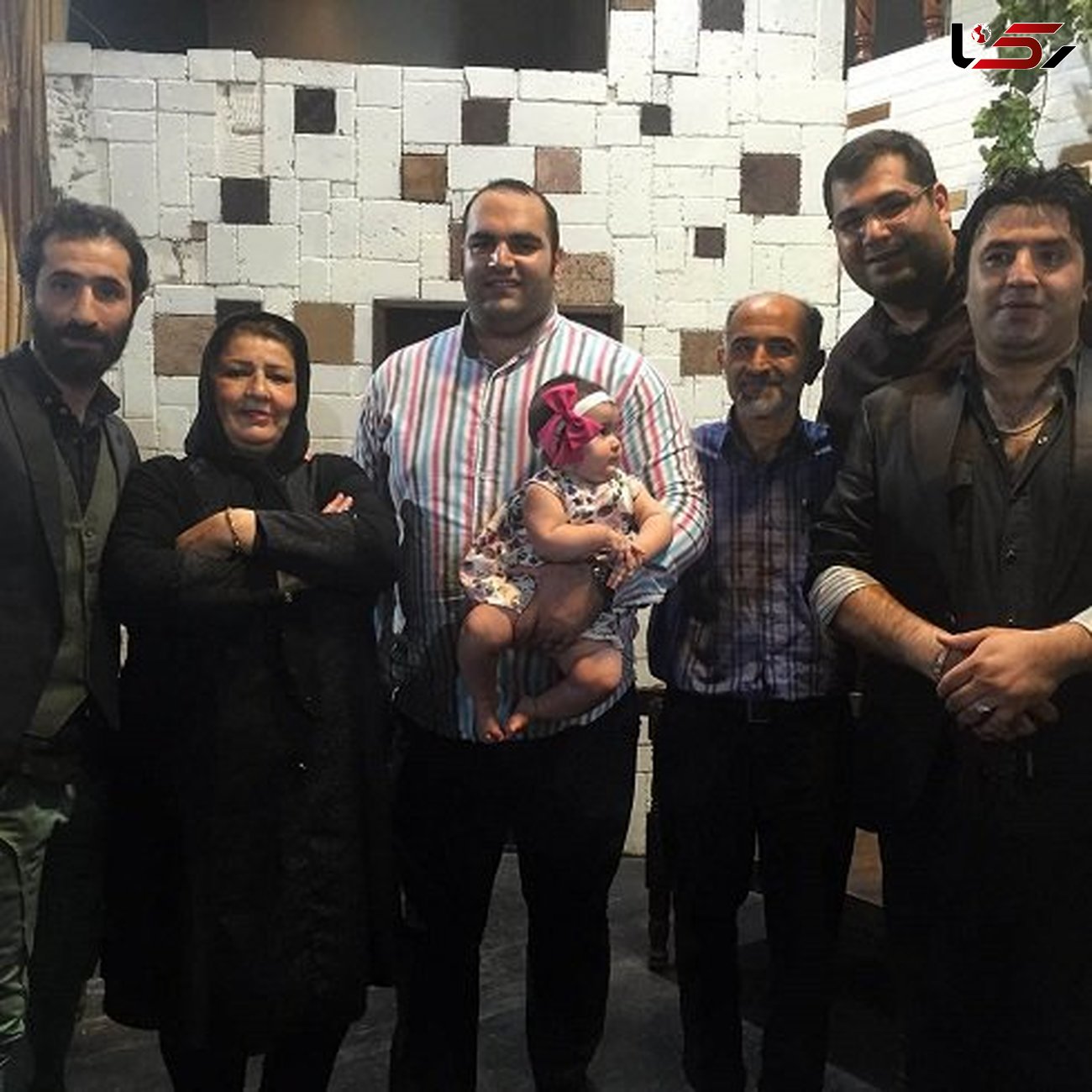 بهداد سلیمی با دخترش در کنار آقای بازیگر و پدر و مادرش! +عکس 