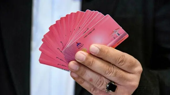توقیف یک خودرو با 176 کارت سوخت در سیریک هرمزگان