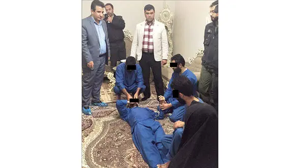 عکس صحنه یک قتل توسط آدمکش های مخوف مشهد / پای یک زن در میان بود ! 