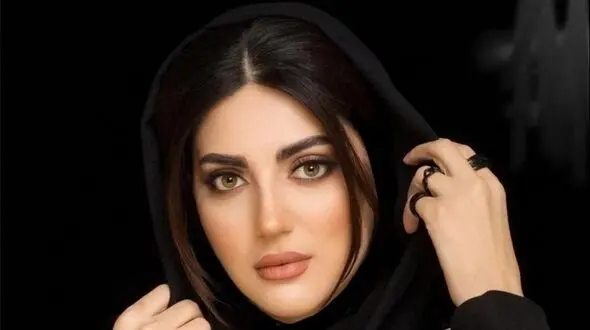 (عکس) کیف مجلسی عجیب هلیا امامی در اکران یک فیلم / اینم مُد جدیده؟!