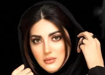 (عکس) کیف مجلسی عجیب هلیا امامی در اکران یک فیلم / اینم مُد جدیده؟!