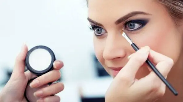 رنگ مناسب سایه برای چشمان شما کدام است؟