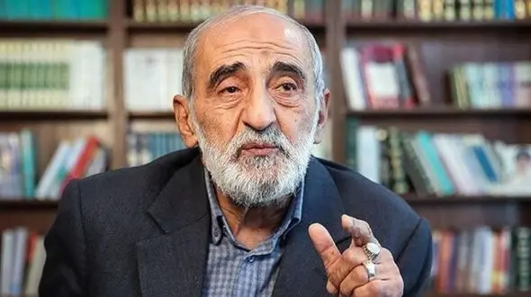 شریعتمداری : "ظریف" کلاه سرش می رود + فیلم