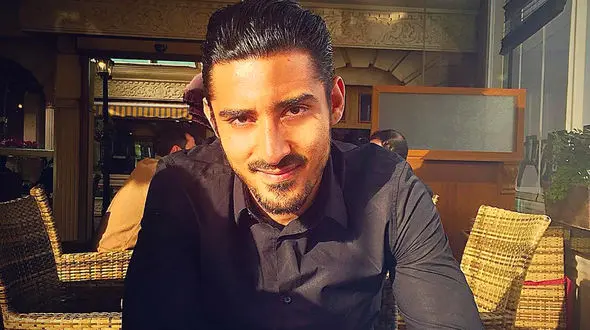 خواهر ساره بیات بی حجاب با رضا قوچان نژاد در رستوران اروپایی+ عکس