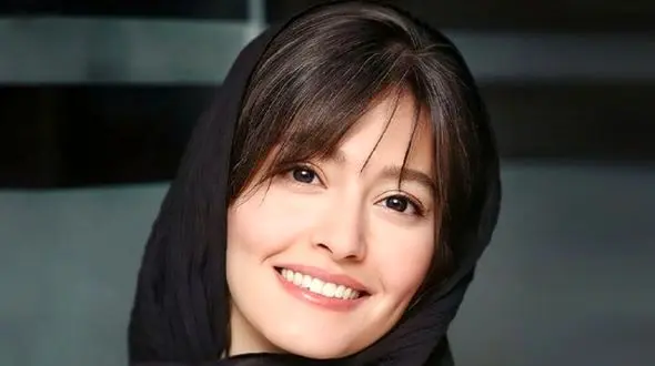 نگاهی به چیدمان  شیک و امروزی  خانه پردیس احمدیه / از گربه پوپکی تا اثایه خوش رنگ و بالکنی بی نظیر !