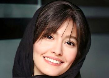 نگاهی به چیدمان  شیک و امروزی  خانه پردیس احمدیه / از گربه پوپکی تا اثایه خوش رنگ و بالکنی بی نظیر !