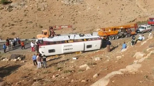 مقصران حادثه اتوبوس خبرنگاران مشخص شدند