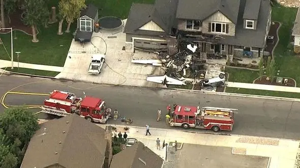 این مرد هواپیما را به خانه خود کوبید +فیلم و عکس