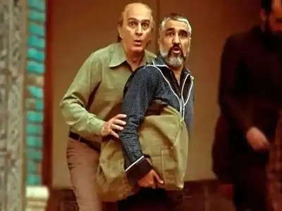 فیلم / ادای احترام پژمان جمشیدی به بیژن بنفشهخواه در مراسم اکران فیلم قسطنطنیه
