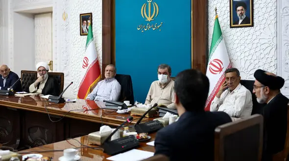 پزشکیان: رفع بیکاری و مشکلات معیشتی از اولویت‌های جدی دولت است/ انتقاد از دولت در حرف، آسان است