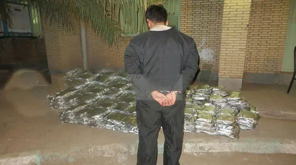 قاچاق گستاخانه محموله تریاک با تریلر زردرنگ+ عکس