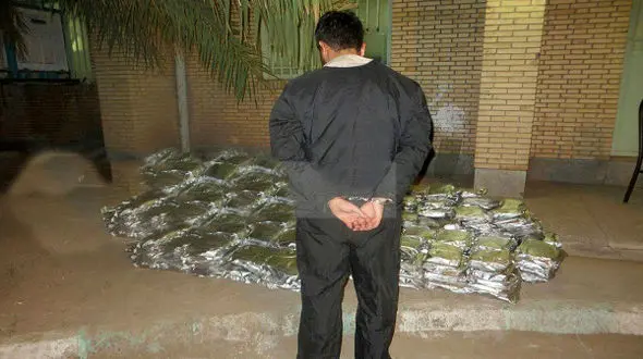 قاچاق گستاخانه محموله تریاک با تریلر زردرنگ+ عکس