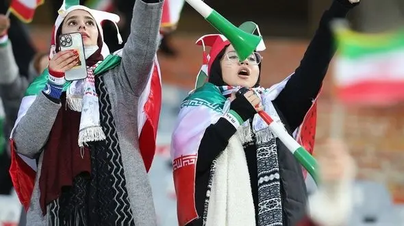 پیش بینی مردمی از بازی ایران و عراق/ نگاه آقایان درباره ورود زنان به ورزشگاه آزادی + فیلم