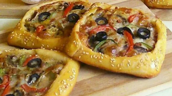 طرز تهیه پیتزا پیراشکی گیاهی در خانه 