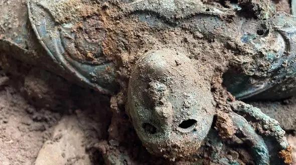 تاریخ نویس ها ناچار به بازنویسی شدند! / این اشیا عتیقه چه می گویند؟