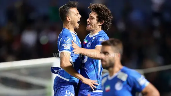 آبی ها با چنگ و دندان به دنبال حفظ صدرجدول /  عملکرد قابل توجه ساکت الهامی برابر استقلال!