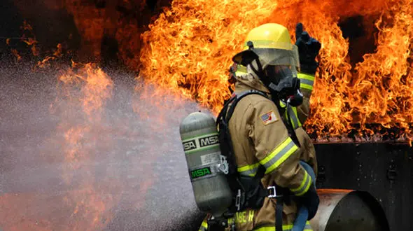 صبح امروز حریق در خیابان اشرفی اصفهانی تا به حال یک کشته داشت 