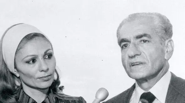 عکس / سفر به ایام قدیم /  سوشی خوردن محمدرضا پهلوی و پسرش سال 1348 درسوئیس