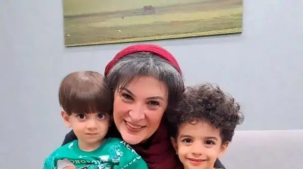 تبریک ویژه روز جهانی مادر توسط مهدیار کلائی، سالار کوچولوی پایتخت/ اولین عشق هر پسری مادرشه+فیلم