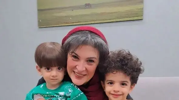 تبریک ویژه روز جهانی مادر توسط مهدیار کلائی، سالار کوچولوی پایتخت/ اولین عشق هر پسری مادرشه+فیلم
