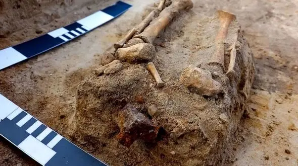 کشف مقبره کودک خون‌آشام + عکس های جالب