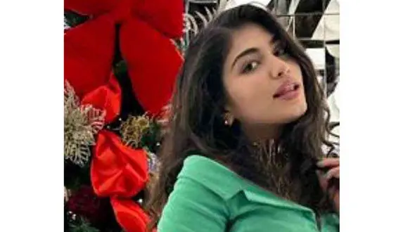 جنجال جدیدترین عکس دنیز دایی در لندن ! / ازدواجش هم کارساز نشد !