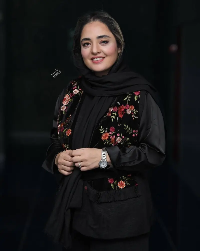 نرگس محمدی به همراه همسرش علی اوجی و فریبا نادری در جشنواره فیلم شهر