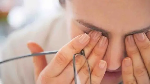 مالش چشم ها می تواند چه مشکلاتی را به وجود آورد؟