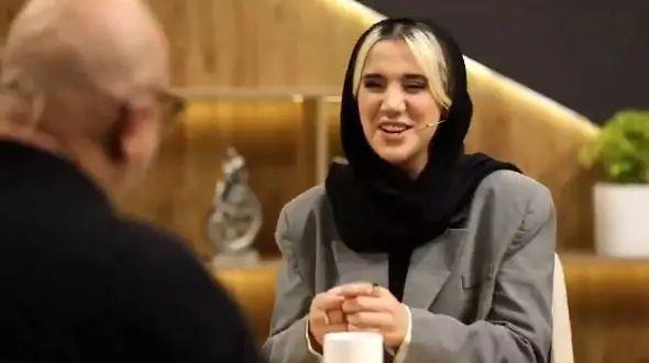 واقعا دختری که تخم‌مرغ شانسی آن‌باکس می‌کند، جذاب است!؟