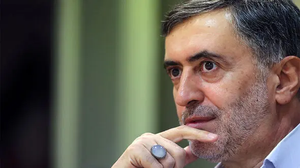 عبدالله گنجی: سخنان غضنفری قبل از اینکه اتهام به پزشکیان باشد توهین به رهبری است/ چرا این روند اقلیت‌ساز را انقلابی‌گری می‌نامیم؟