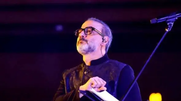 فیلم آواز باشکوه علیرضا قربانی آهنگ عاشقانه نیست با بازی جذاب مهرداد صدیقیان + موزیک ویدیو و متن ترانه