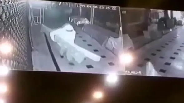 سرقت عجیب با لباس ضد کرونا در قائم‌ شهر + فیلم