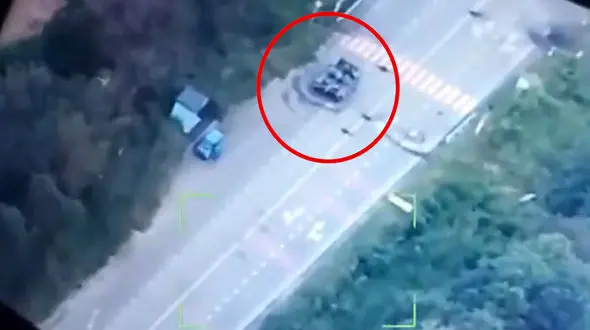 فیلم عجیب از انهدام یک تانک در خیابان اوکراین / شوک آور